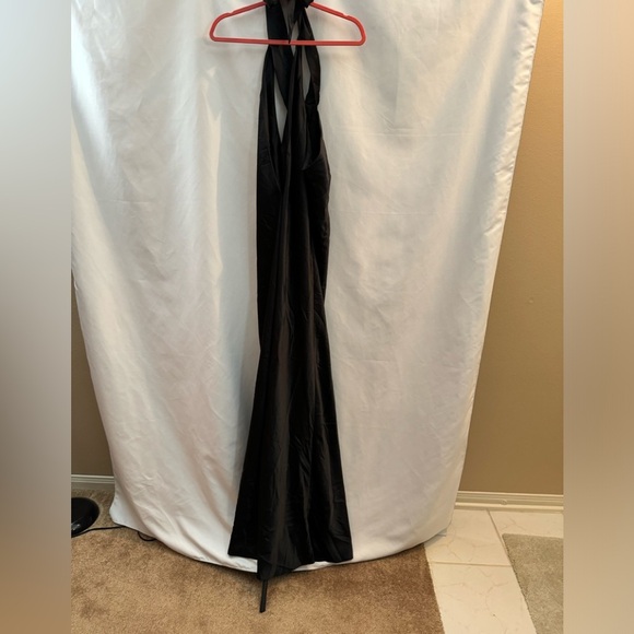 Lovely Imogen Draped Twist Halter Tie Back Trumpet Gown Black XL - Picture 2 of 10